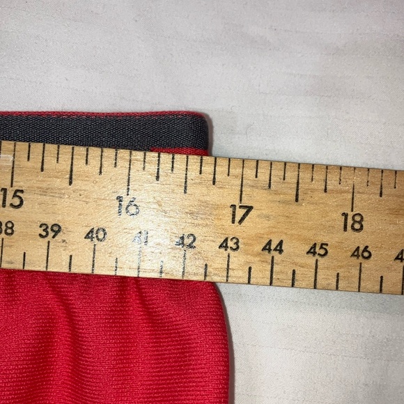 Under Armour large women’s coral Training / running Shorts - Picture 11 of 16